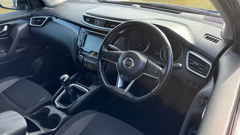 Nissan Qashqai 1.3 DiG-T Acenta Premium 5dr Petrol Hatchback